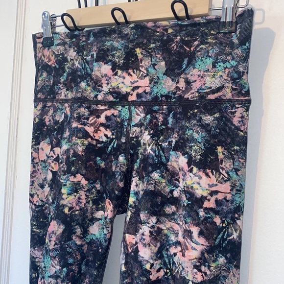 Lululemon Crop  athletica floral leggings - Picture 2 of 7